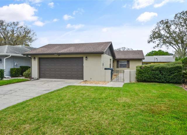 Property at 620 Wexford Ct, Winter Haven, FL 33884, 2 beds, 2 baths