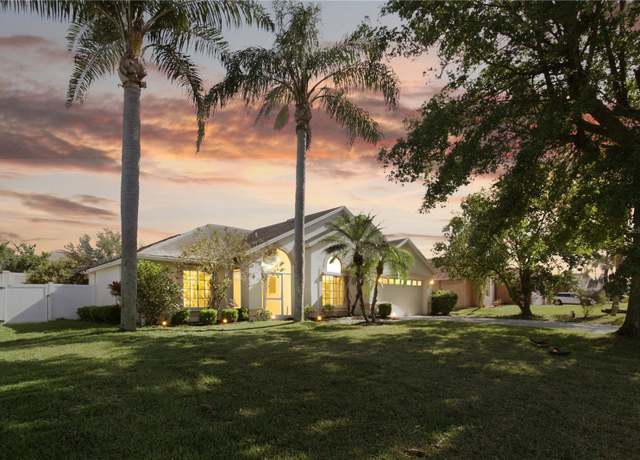 Property at 417 Via Del Sol Dr, Davenport, FL 33896, 3 beds, 2 baths