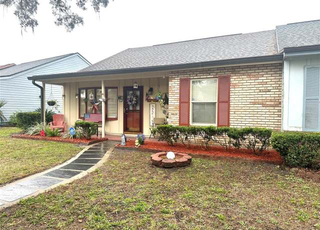 Property at 35118 Whispering Oaks Blvd, Dade City, FL 33523, 3 beds, 2 baths