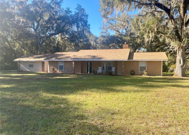 Property at 3 Lakeside Dr, Ocala, FL 34482, 3 beds, 2 baths