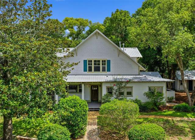 Property at 408 W Pearl St, Minneola, FL 34715, 4 beds, 2.5 baths
