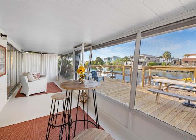 Property at 3515 Centavo Ct, Hernando Beach, FL 34607, 2 beds, 2 baths