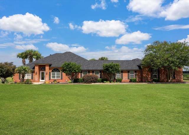 Property at 735 NW Noegel Rd, Lake City, FL 32055, 4 beds, 3 baths