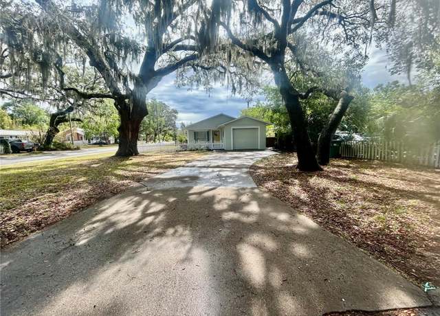 Property at 1040 N Clayton St, Mount Dora, FL 32757, 3 beds, 2 baths
