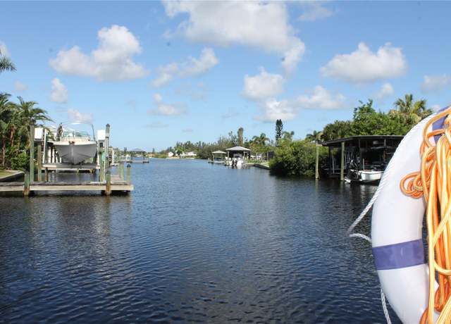 Property at 817 Blue Heron Blvd, Ruskin, FL 33570, 4 beds, 3 baths