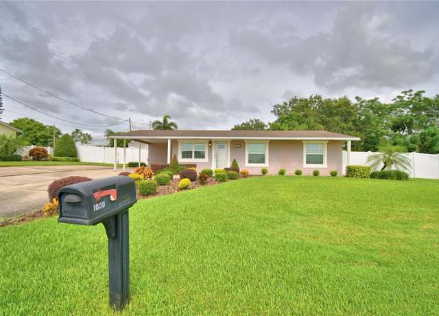 Property at 1000 Thompson Ave, Frostproof, FL 33843, 3 beds, 2.5 baths
