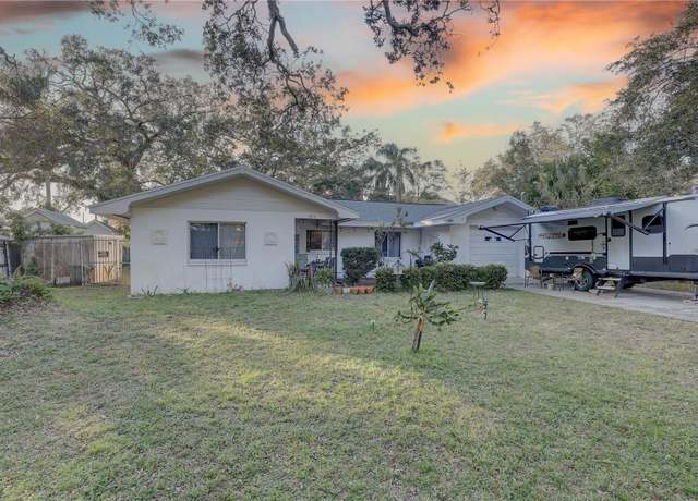 Property at 4918 Woodland Dr, St Petersburg, FL 33708, 3 beds, 1 bath