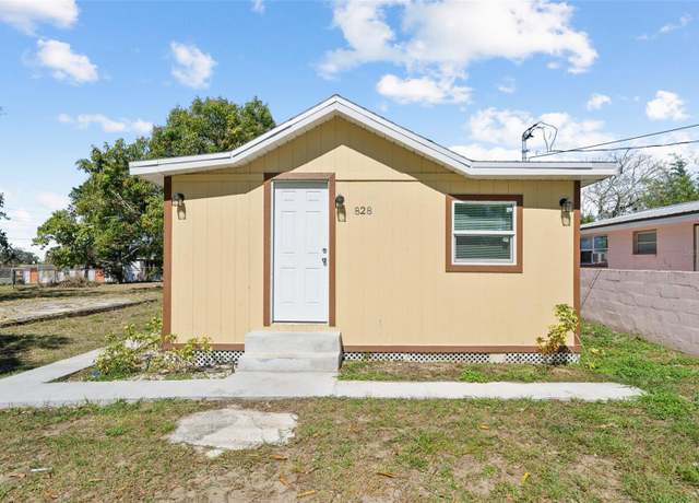 Property at 828 Booker Ave, Sebring, FL 33870, 3 beds, 2 baths