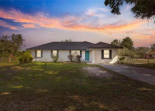 Property at 1401 NW 63rd Pl, Ocala, FL 34475, 4 beds, 2 baths