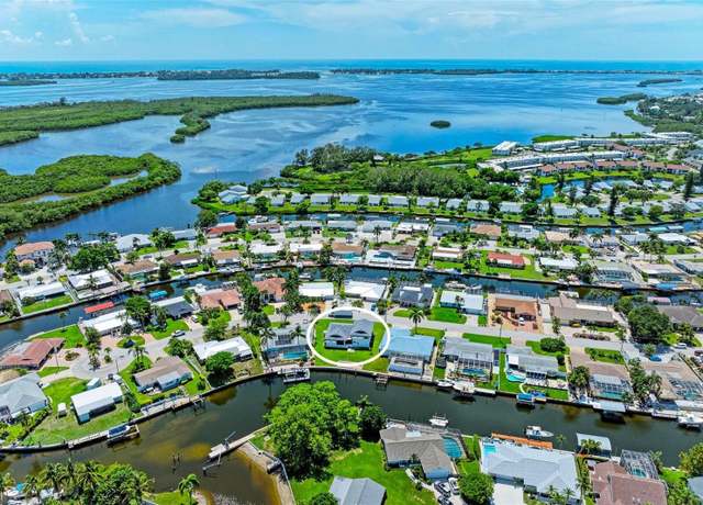 Property at 5111 Coral Blvd, Bradenton, FL 34210, 3 beds, 2.5 baths