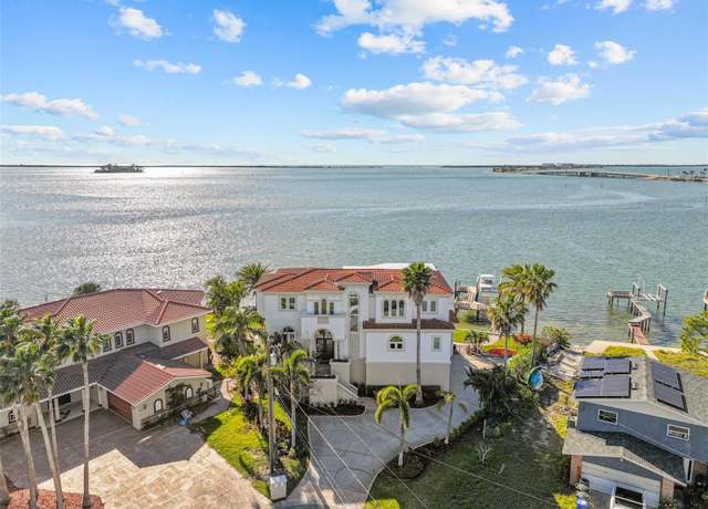 Property at 2402 Baywood Dr W, Dunedin, FL 34698, 4 beds, 3.5 baths