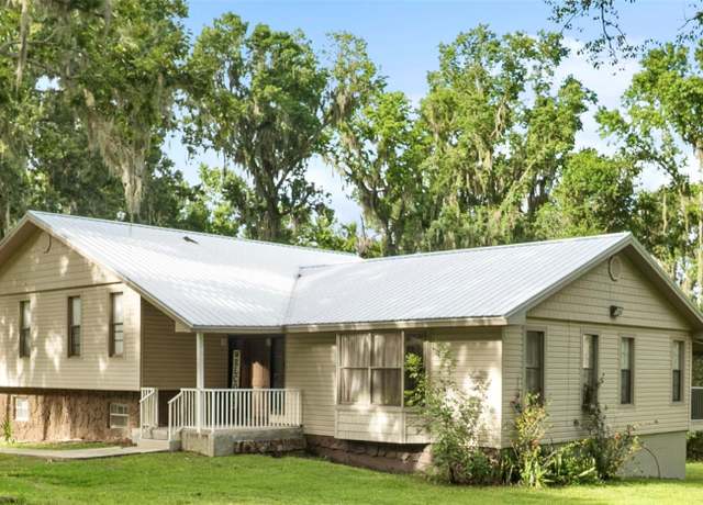 Property at 10420 Carlin Dr, Brooksville, FL 34601, 4 beds, 2.5 baths