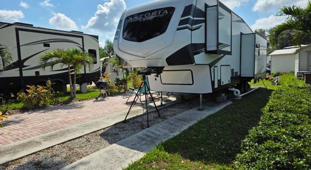 Photo of 2938 Par Dr #200, Bowling Green, FL 33834