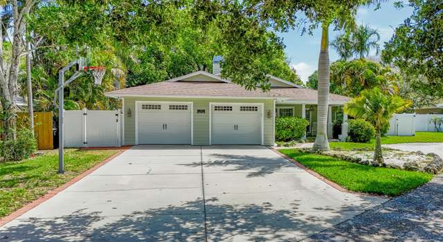 Photo of 14 Evonaire Cir, Belleair, FL 33756