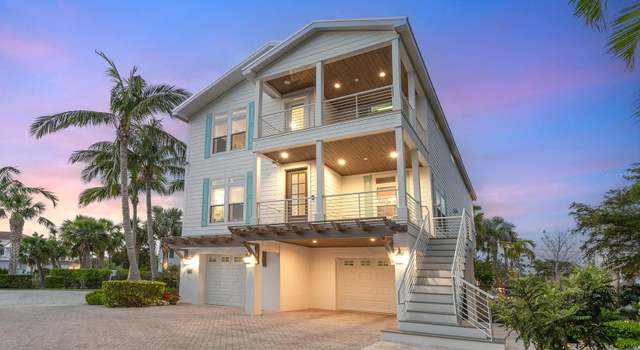 Photo of 497 Island Cir, Sarasota, FL 34242