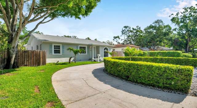 Photo of 8111 Country Club Rd N, St Petersburg, FL 33710