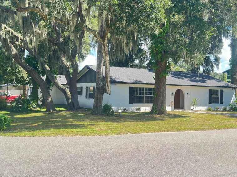 Photo of 701 S Oakwood Ave BRANDON, FL 33511