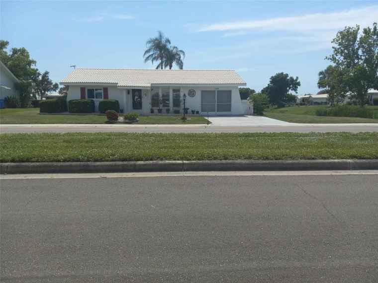 Photo of 1002 Oakleaf Blvd BRADENTON, FL 34208