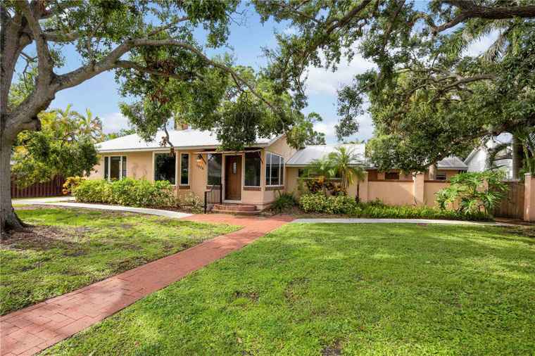 Photo of 1926 Morris St SARASOTA, FL 34239