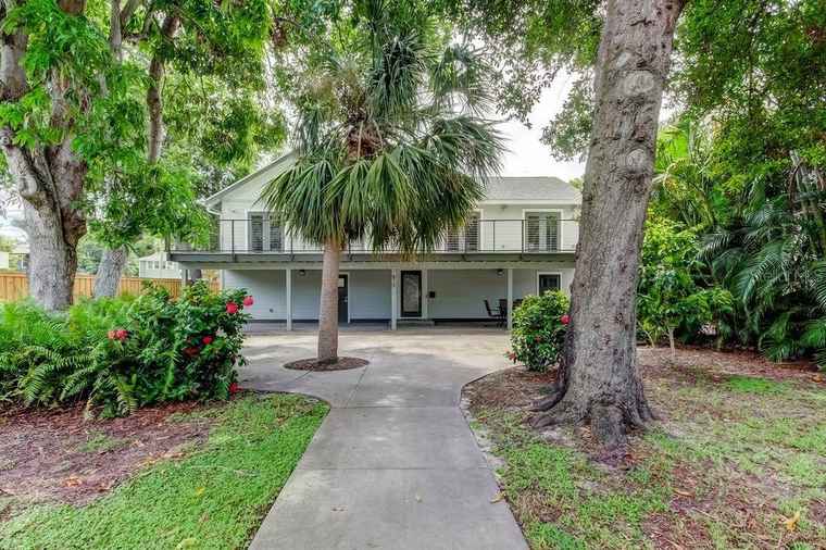 Photo of 815 8th St N ST PETERSBURG, FL 33701