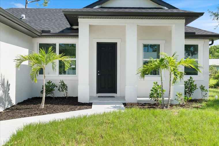 Photo of 18290 Grace Ave PORT CHARLOTTE, FL 33948