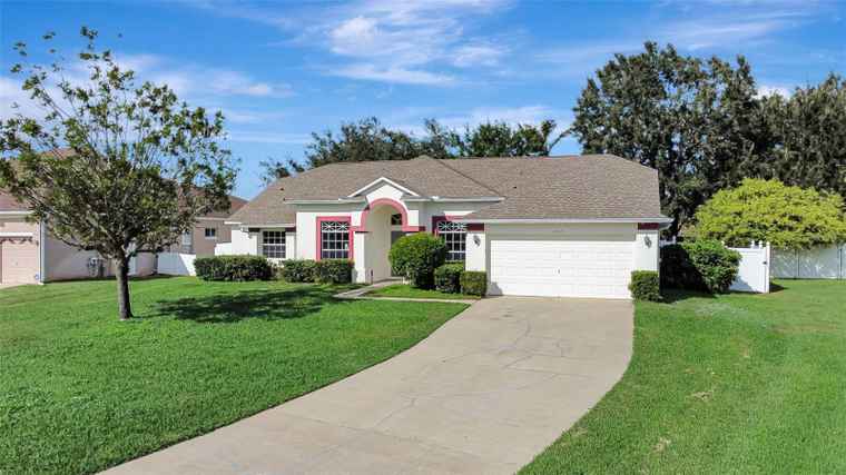 Photo of 2019 Wintermere Pointe Dr WINTER GARDEN, FL 34787