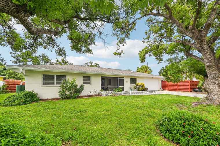Photo of 2110 Goldenrod St SARASOTA, FL 34239