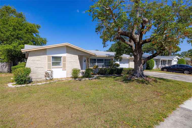 Photo of 1562 S Lake Ave CLEARWATER, FL 33756