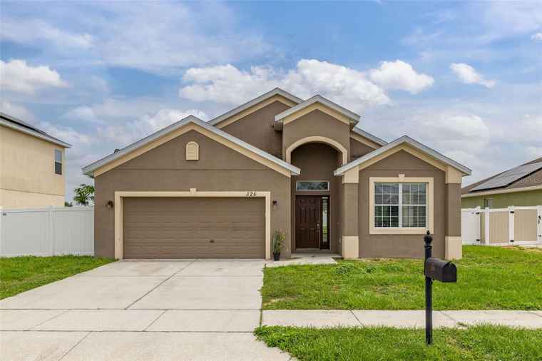 Photo of 326 Highland Meadows Ave DAVENPORT, FL 33837