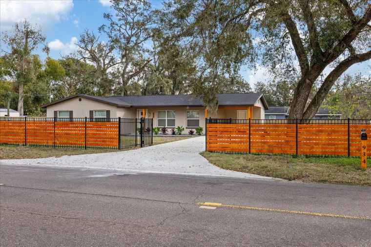 Photo of 934 W Wheeler Rd BRANDON, FL 33510