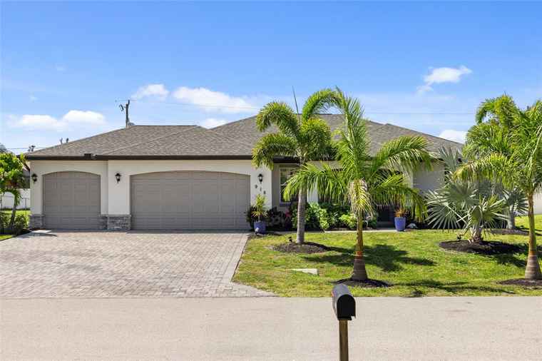 Photo of 918 SW 32nd Ter CAPE CORAL, FL 33914