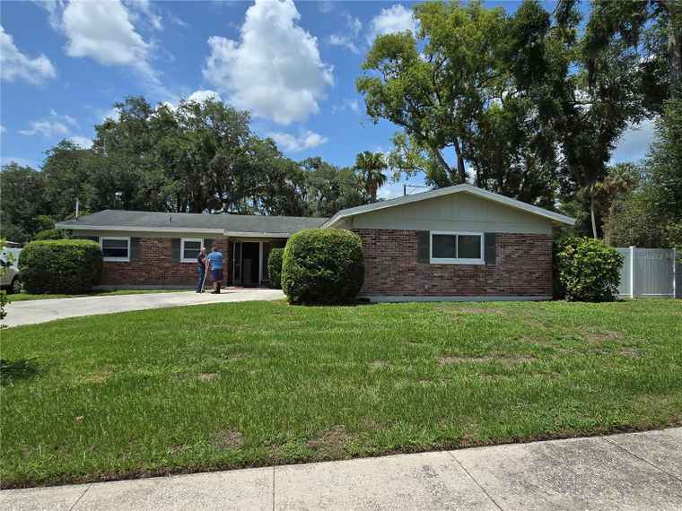 Photo of 534 N Larry Cir BRANDON, FL 33511