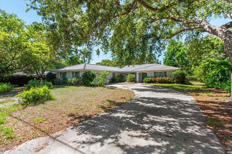 Photo of 1735 Shoreland Dr SARASOTA, FL 34239
