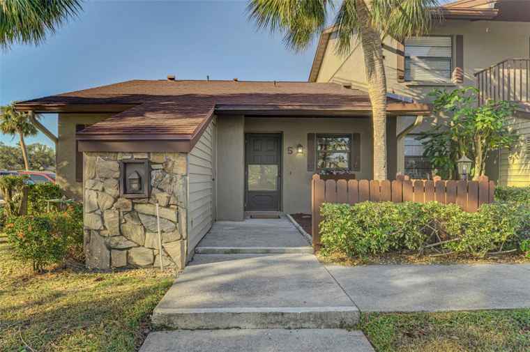 Photo of 927 Capri Isles Blvd #5 VENICE, FL 34292