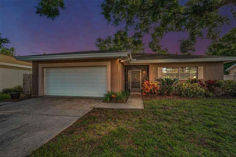 Photo of 2010 Groveland Rd PALM HARBOR, FL 34683