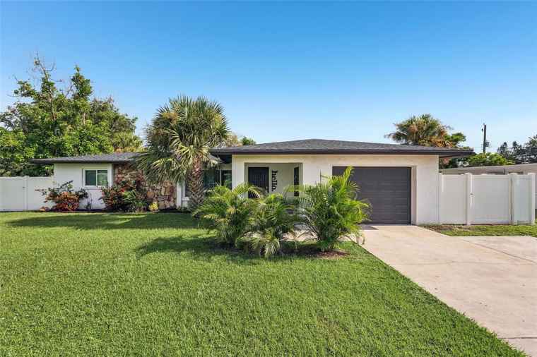 Photo of 1302 Mango Ave VENICE, FL 34285