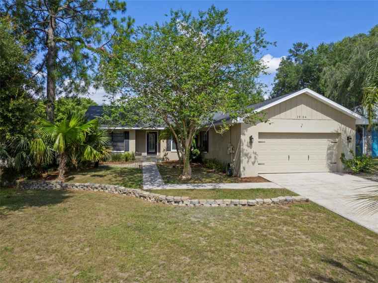 Photo of 1004 Classic Dr VALRICO, FL 33594