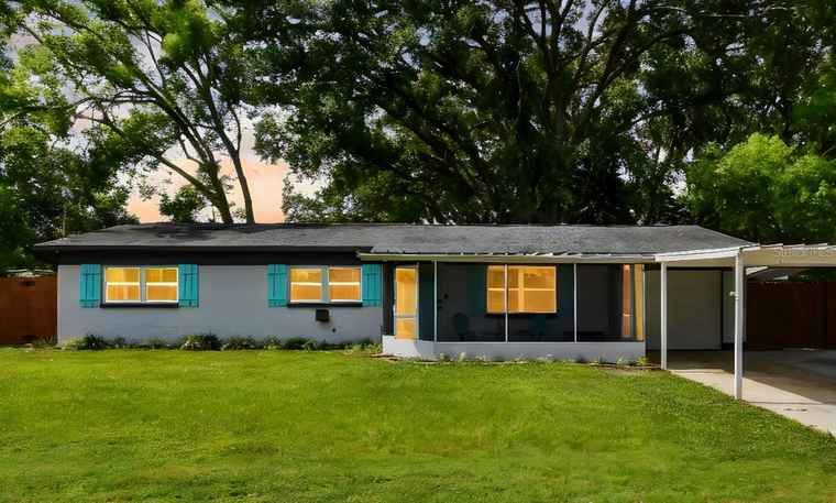 Photo of 1605 Sydney Rd VALRICO, FL 33594