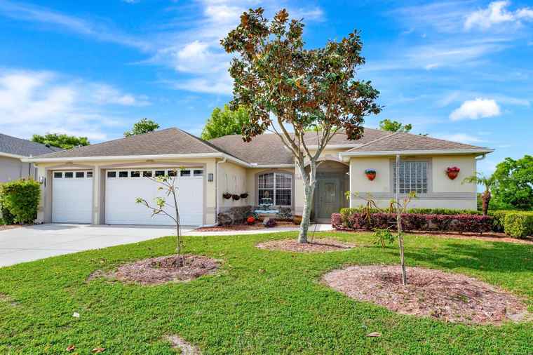 Photo of 2915 Southern Pines Loop CLERMONT, FL 34711