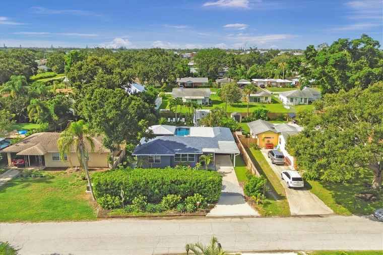 Photo of 2154 Bougainvillea St SARASOTA, FL 34239