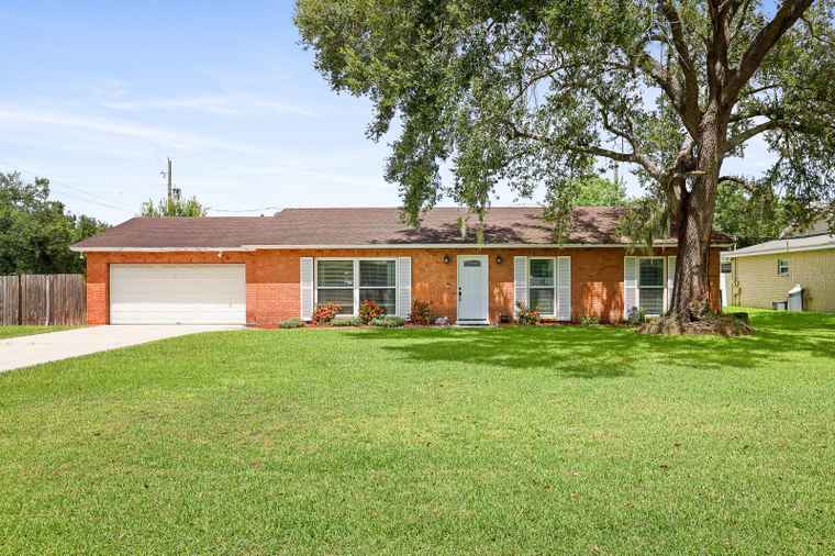Photo of 102 Mitchell Dr BRANDON, FL 33511