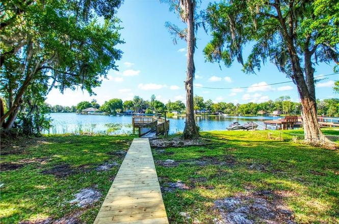 homes for sale on half moon lake pinckney mi