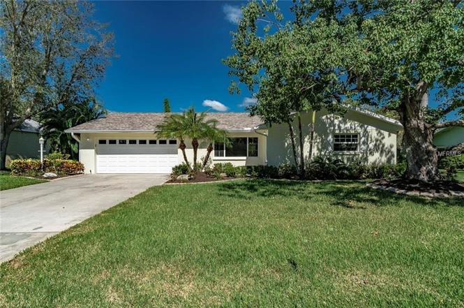 4723 Palm Aire Cir, SARASOTA, FL 34243 | MLS# A4416679 | Redfin