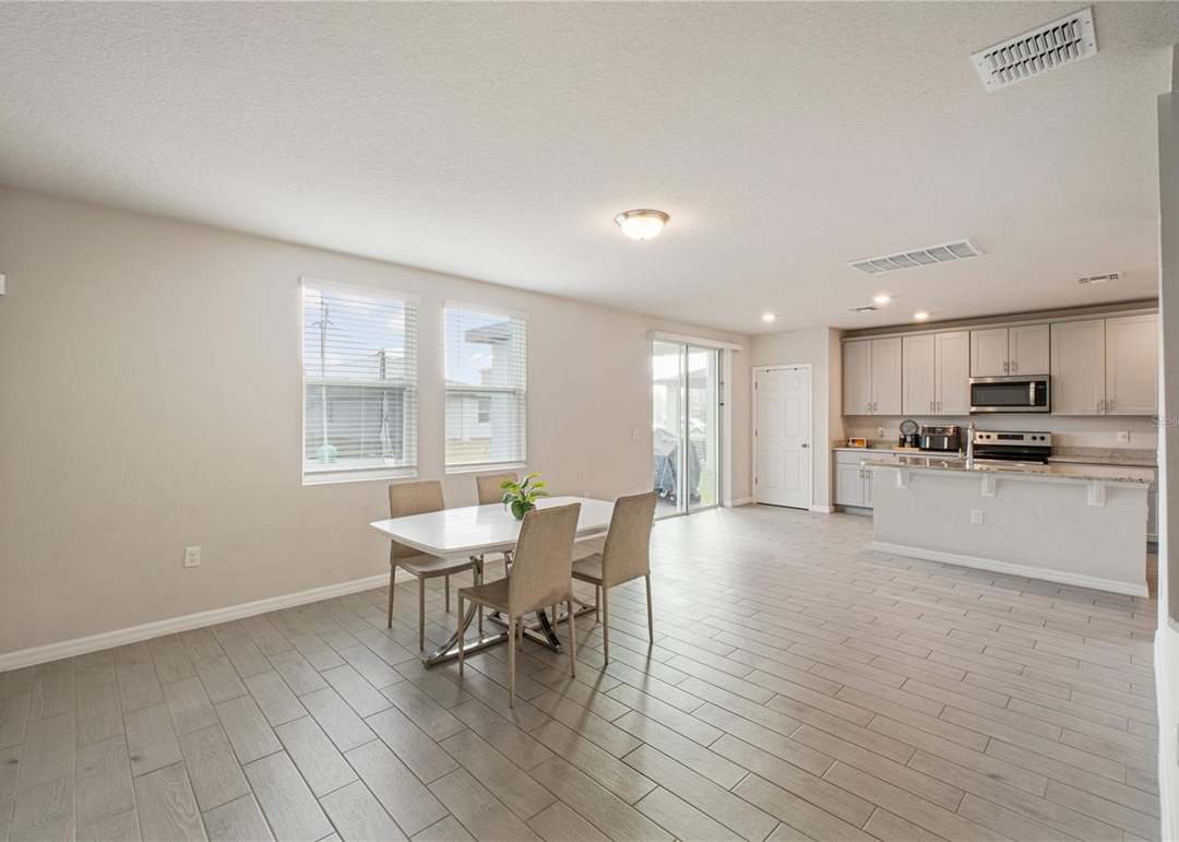 Listing photo #6