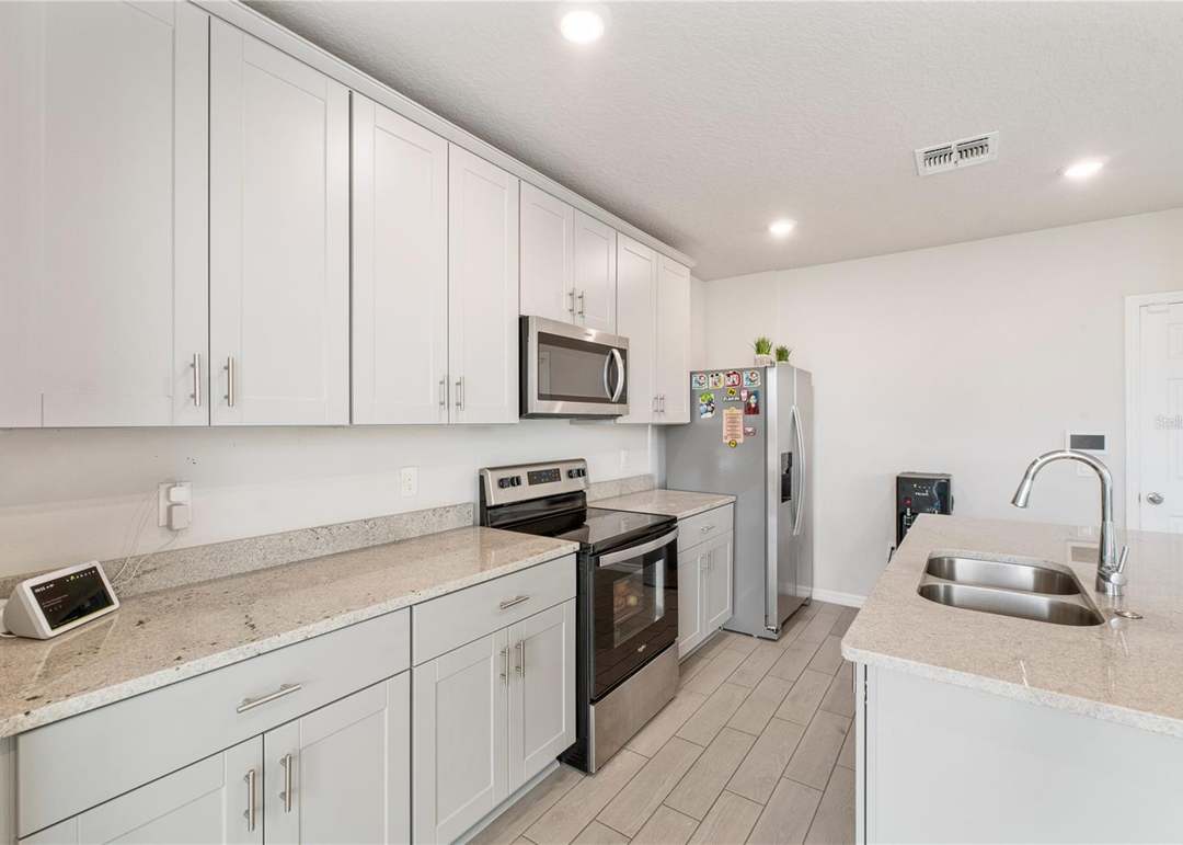 Listing photo #8