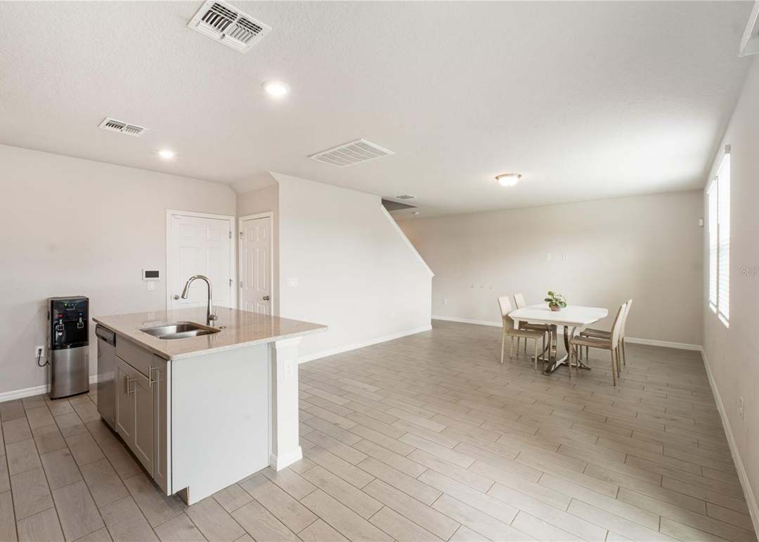 Listing photo #10