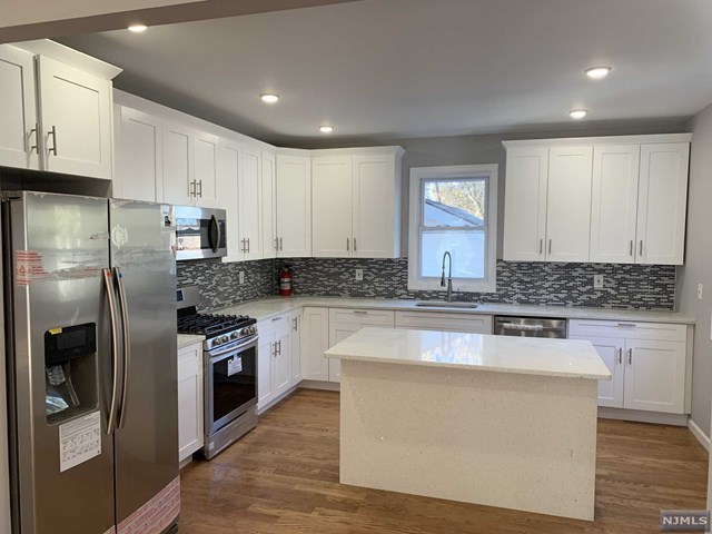 196 Grand Ave Leonia Nj 07605 Mls 1952587 Redfin