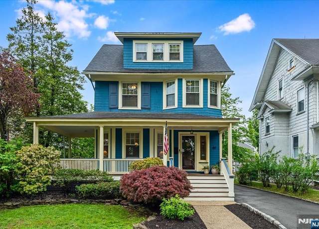 Property at 48 Comley Pl, Bloomfield, NJ 07003, 5 beds, 2.5 baths