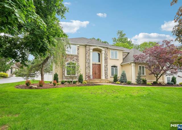 Property at 31 Bourbon St, Wayne, NJ 07470, 4 beds, 4.5 baths