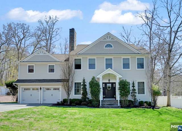 Property at 54 Calumet Ave, Oakland, NJ 07436, 5 beds, 3.5 baths